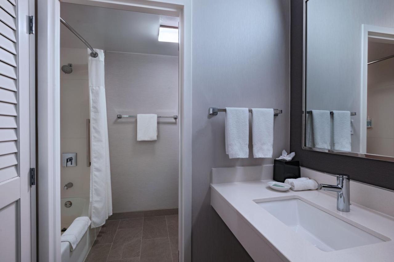 Courtyard By Marriott Dallas Richardson At Spring Valley Bagian luar foto