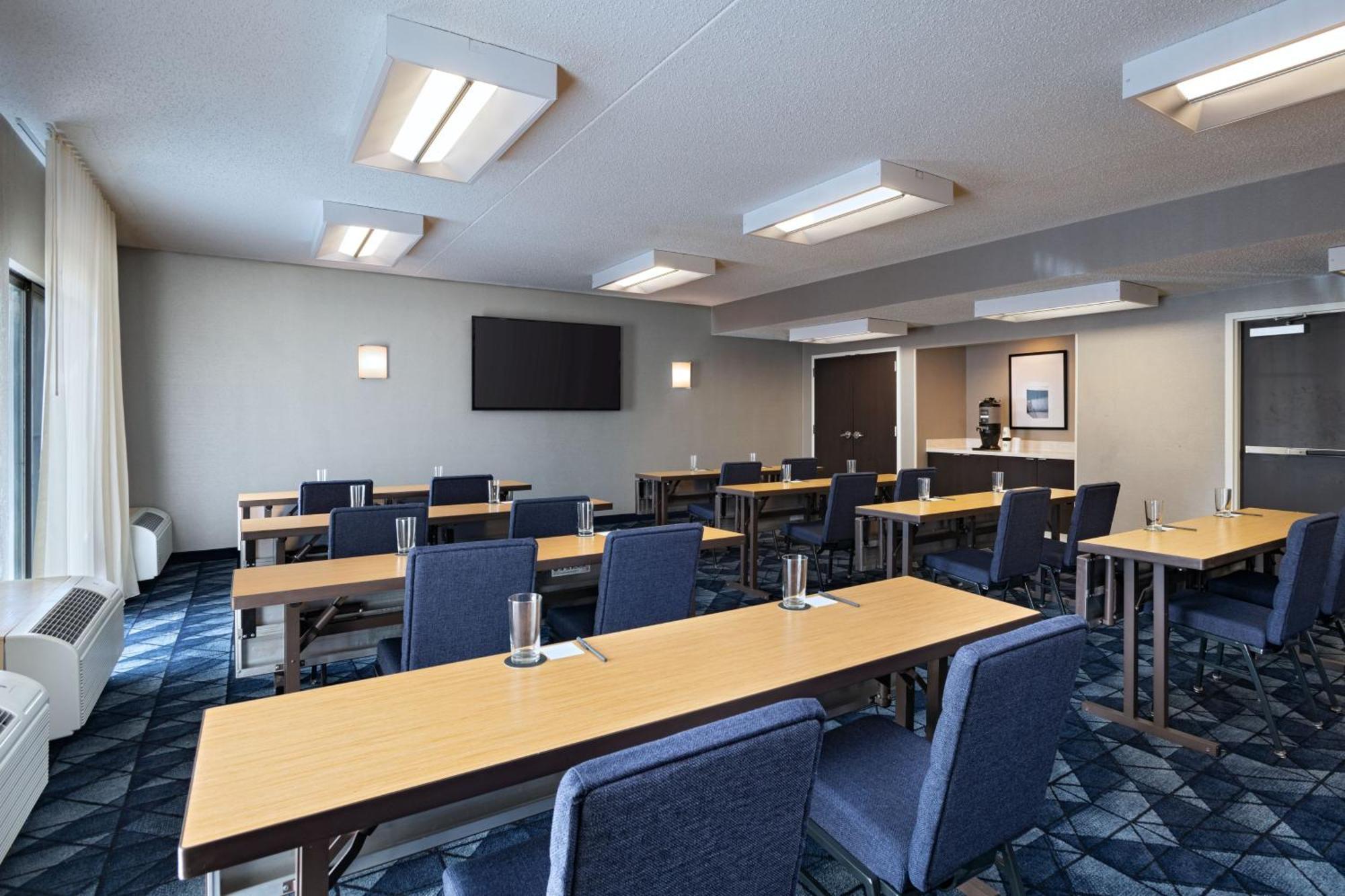 Courtyard By Marriott Dallas Richardson At Spring Valley Bagian luar foto