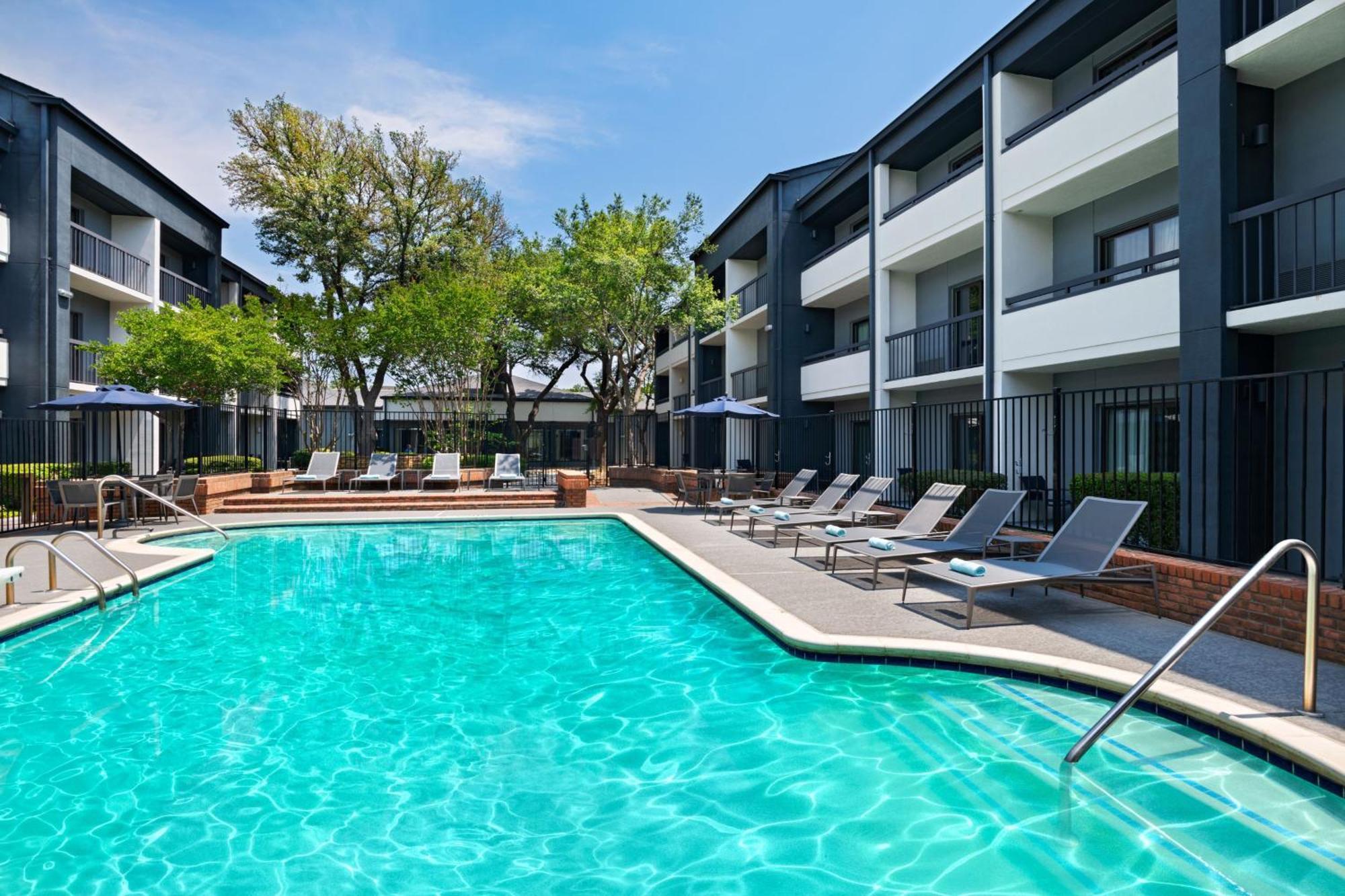 Courtyard By Marriott Dallas Richardson At Spring Valley Bagian luar foto