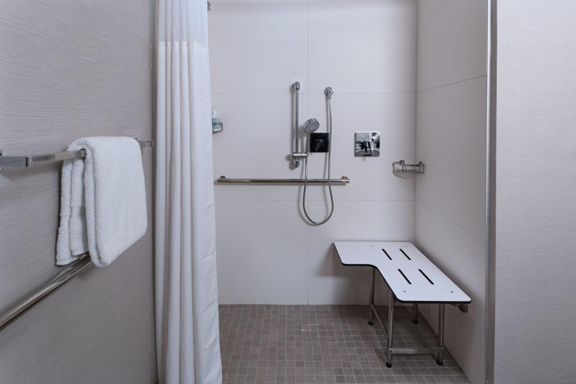 Courtyard By Marriott Dallas Richardson At Spring Valley Bagian luar foto