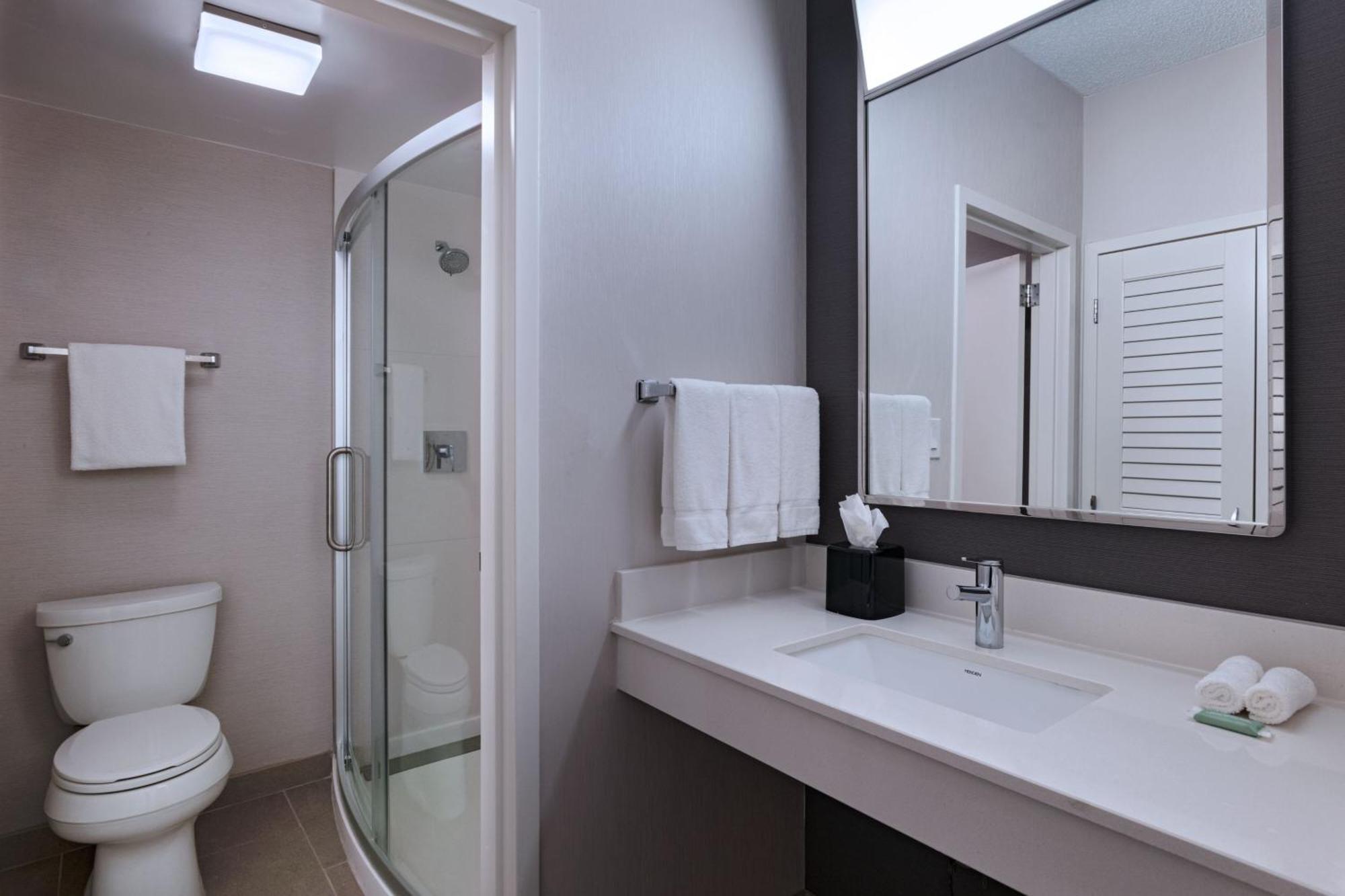 Courtyard By Marriott Dallas Richardson At Spring Valley Bagian luar foto