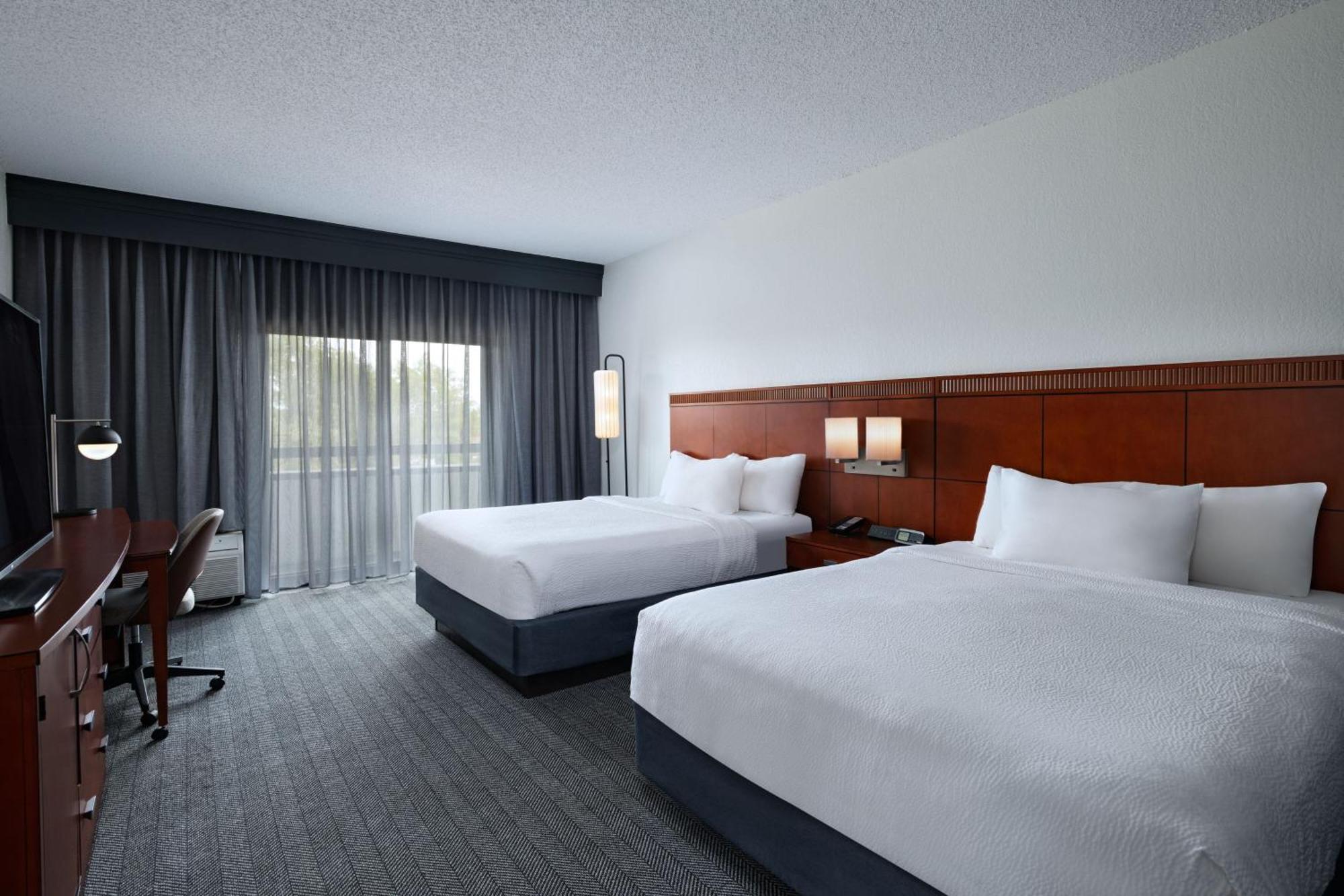 Courtyard By Marriott Dallas Richardson At Spring Valley Bagian luar foto