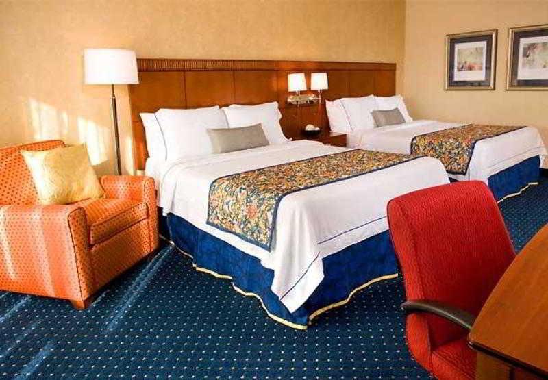 Courtyard By Marriott Dallas Richardson At Spring Valley Bagian luar foto