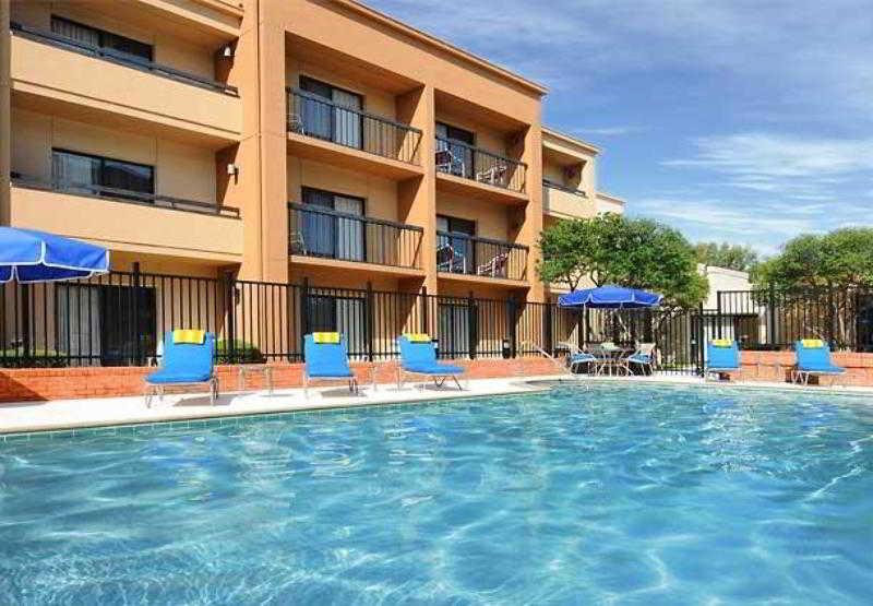 Courtyard By Marriott Dallas Richardson At Spring Valley Bagian luar foto