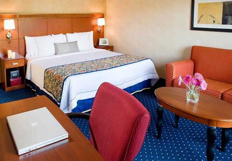 Courtyard By Marriott Dallas Richardson At Spring Valley Bagian luar foto